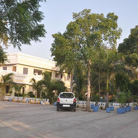 Hotel Eagle Nest Bharatpur Εξωτερικό φωτογραφία